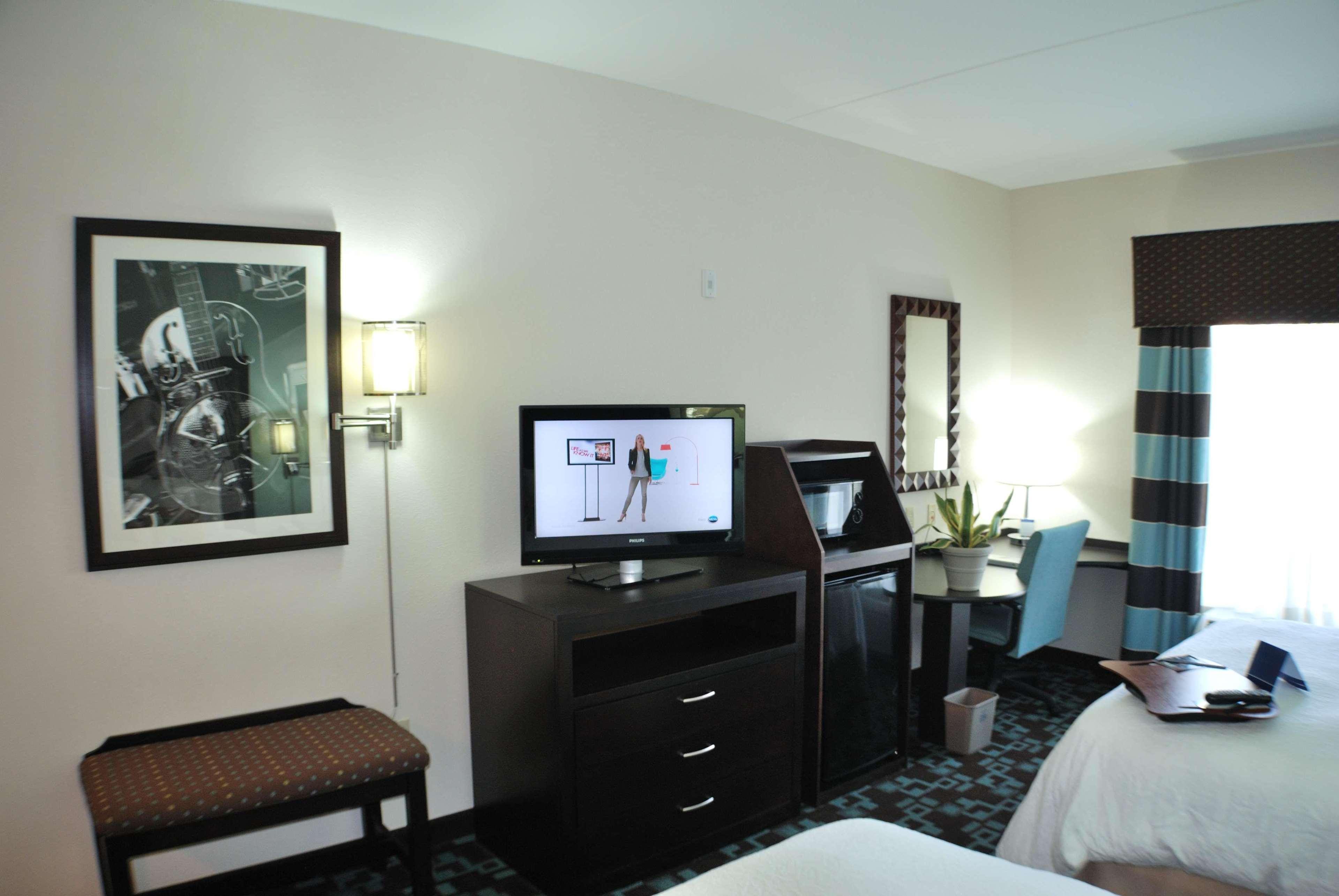 Hampton Inn & Suites Nashville At Opryland Room photo