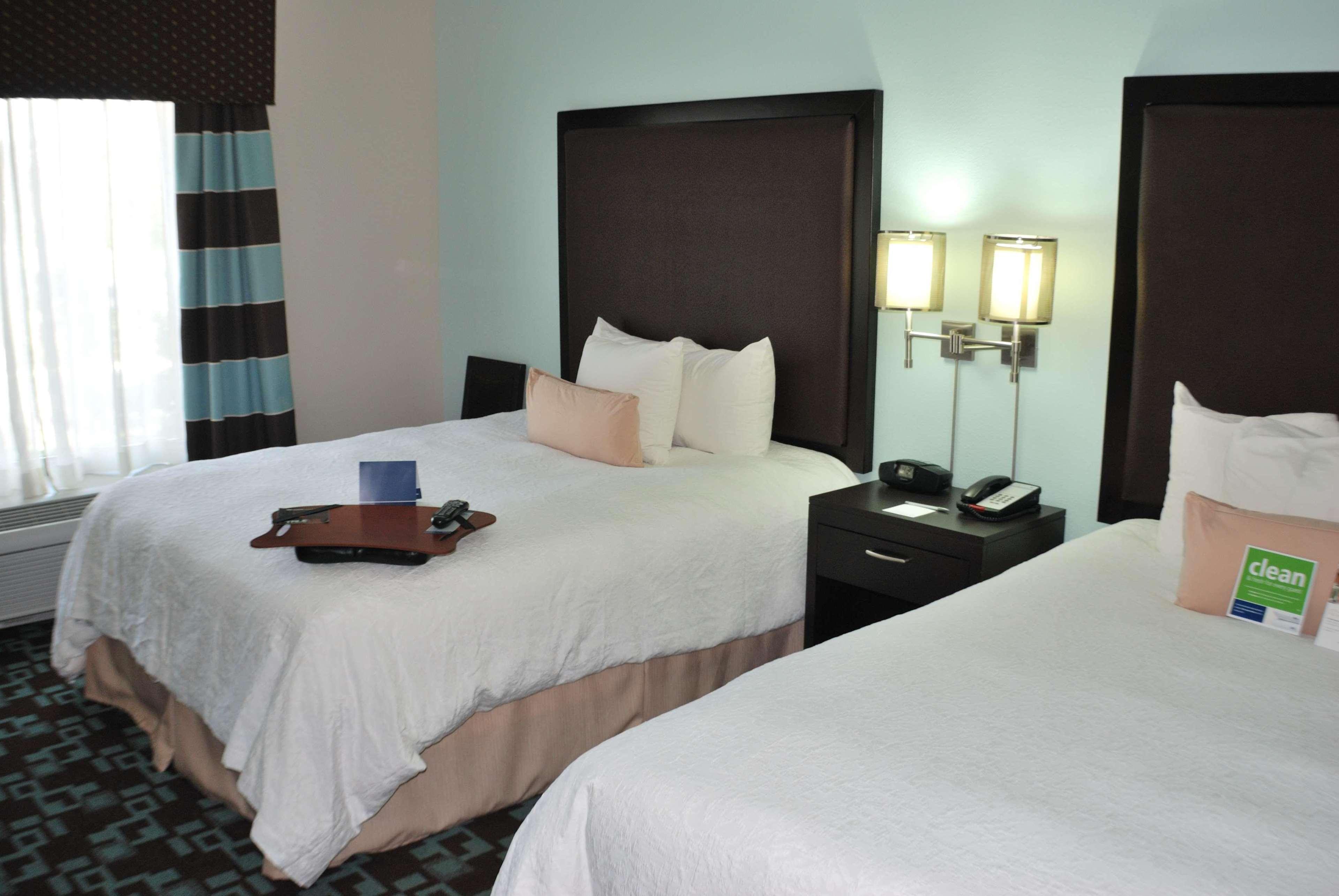 Hampton Inn & Suites Nashville At Opryland Room photo