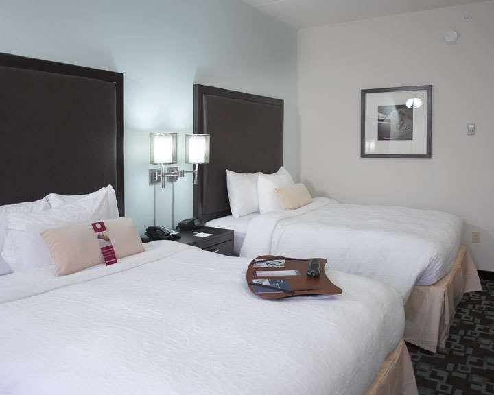 Hampton Inn & Suites Nashville At Opryland Room photo